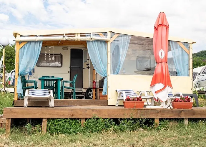 Saint George Camping Topola