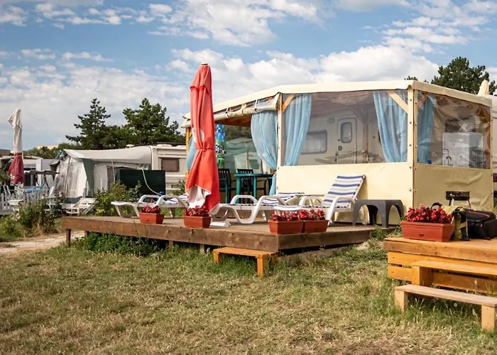 Saint George Camping Topola