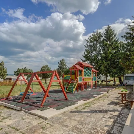 Saint George Kemping *