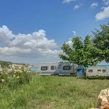 Saint George Camping Topola